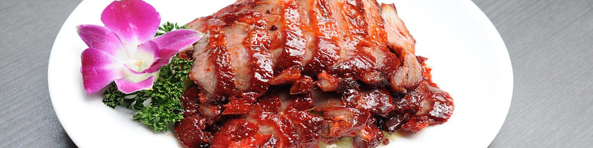 Carne y almendras glaseadas con miel